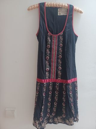 Vestido negro de Muchacha