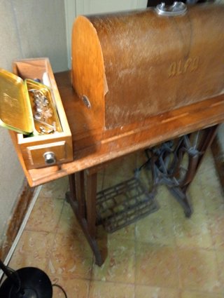 Máquina de coser ALFA (antigua)