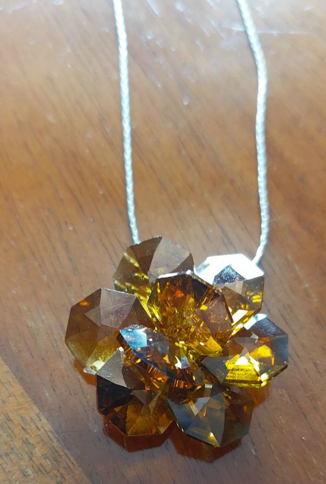 Collana con pietra di cristallo marrone