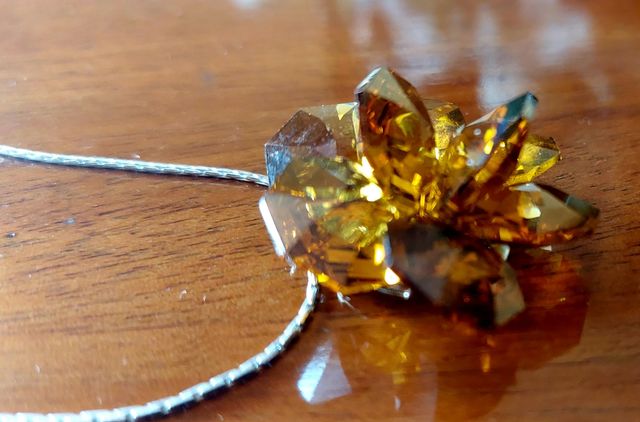 Collana con pietra di cristallo marrone