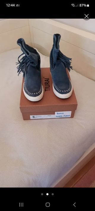 Botines ante azul