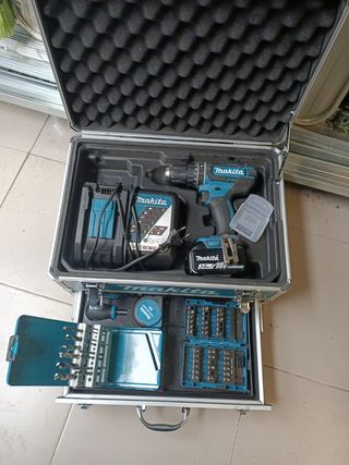 Taladro- percutor Makita con maletín 
