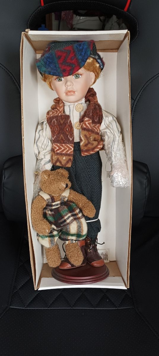 Muñeco de porcelana.