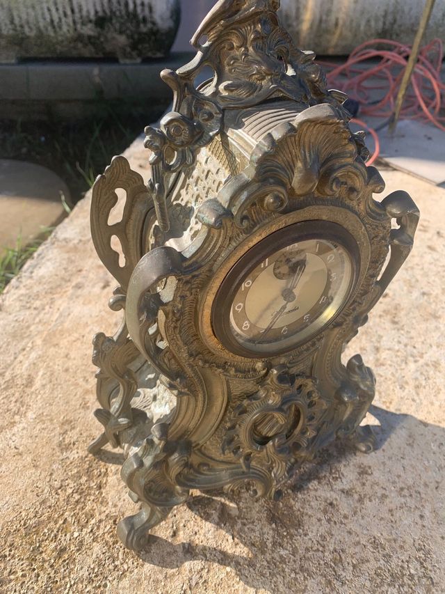 Orologio antico a carica tedesco di ottone