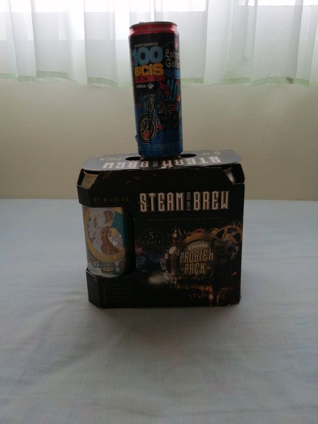 Latas de cerveza.
