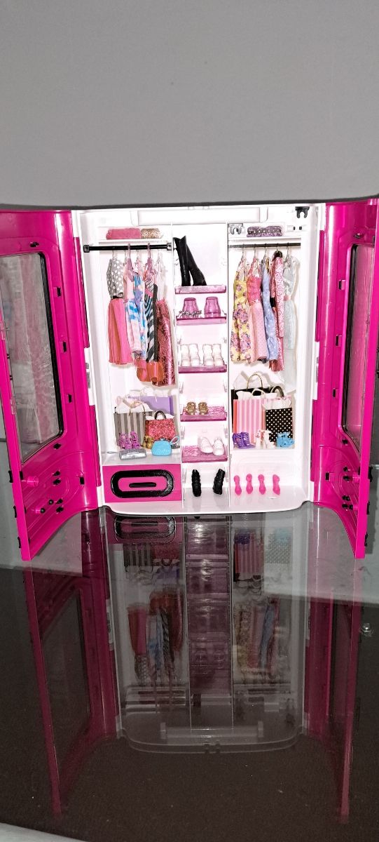 Armario Barbie con complementos