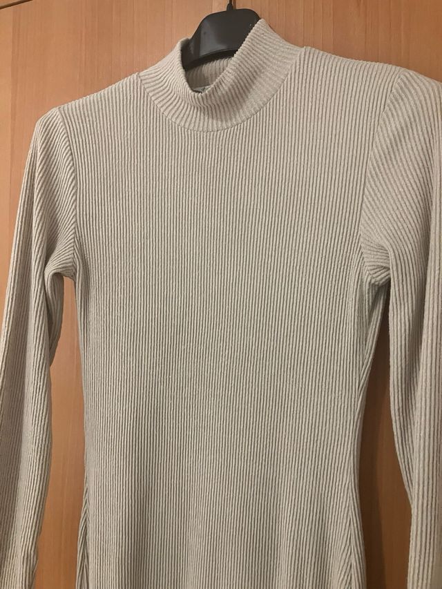 Vestido beige Stradivarius