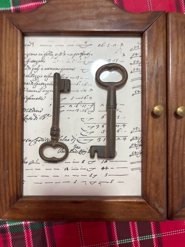 Armario llaves madera