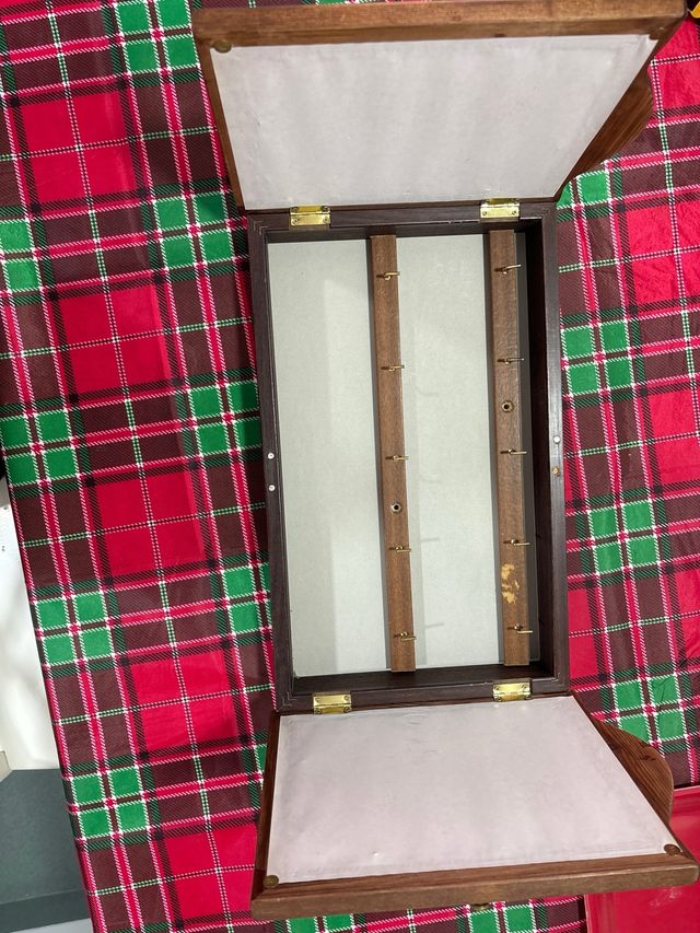 Armario llaves madera