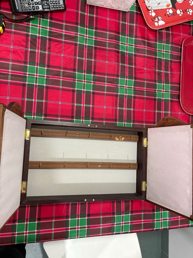 Armario llaves madera