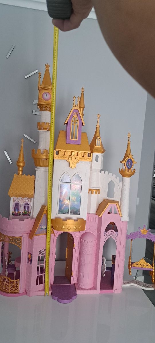 Castillo  y carruaje de barbie más coche