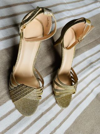 Sandalias fiesta doradas sin estrenar 37