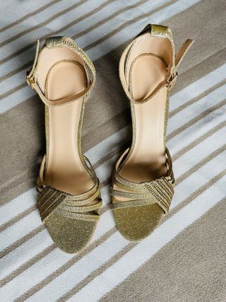 Sandalias fiesta doradas sin estrenar 37