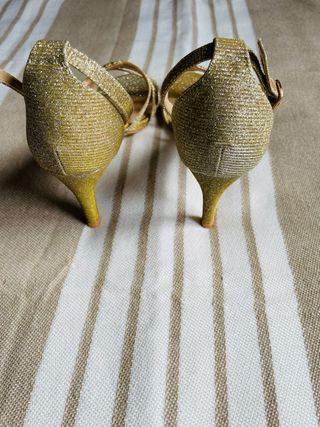 Sandalias fiesta doradas sin estrenar 37
