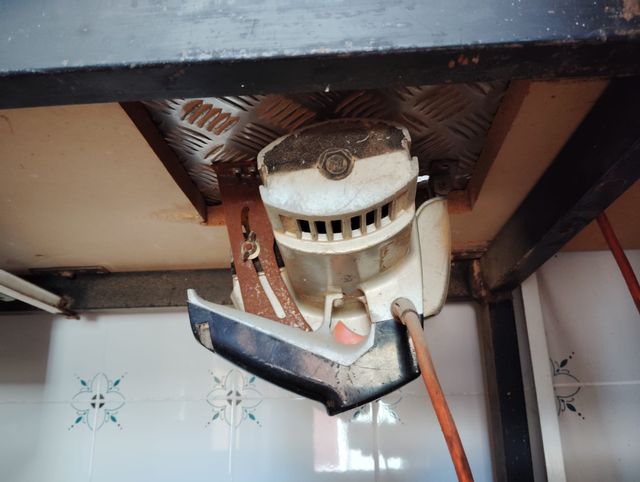 Cierra de cortar mesa