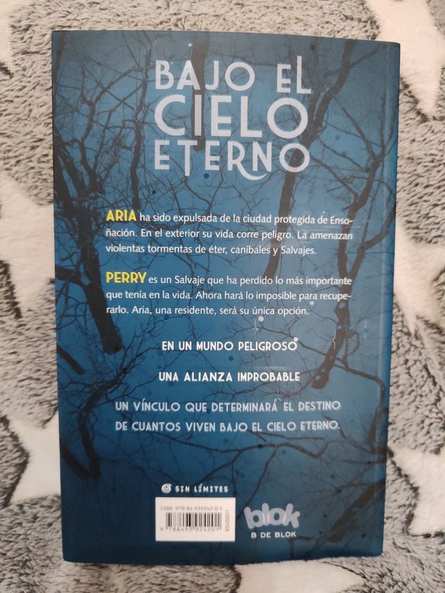 Bajo el cielo eterno / Under the Never Sky