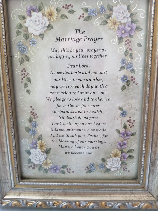 Cuadro con oración matrimonial.