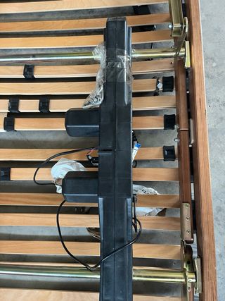 2 letti elettrici articolati con materassi 