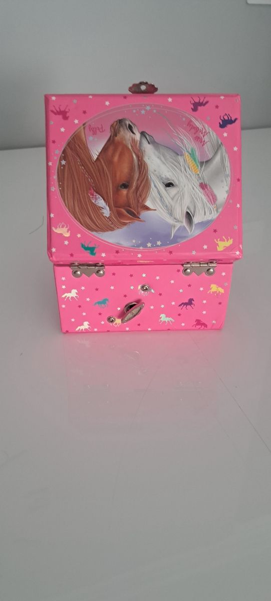 Joyero rosado nuevo..