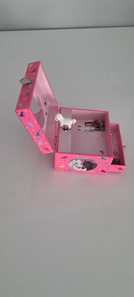 Joyero rosado nuevo..