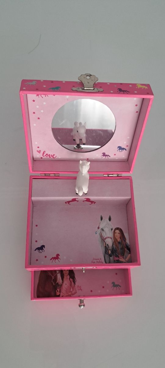 Joyero rosado nuevo..