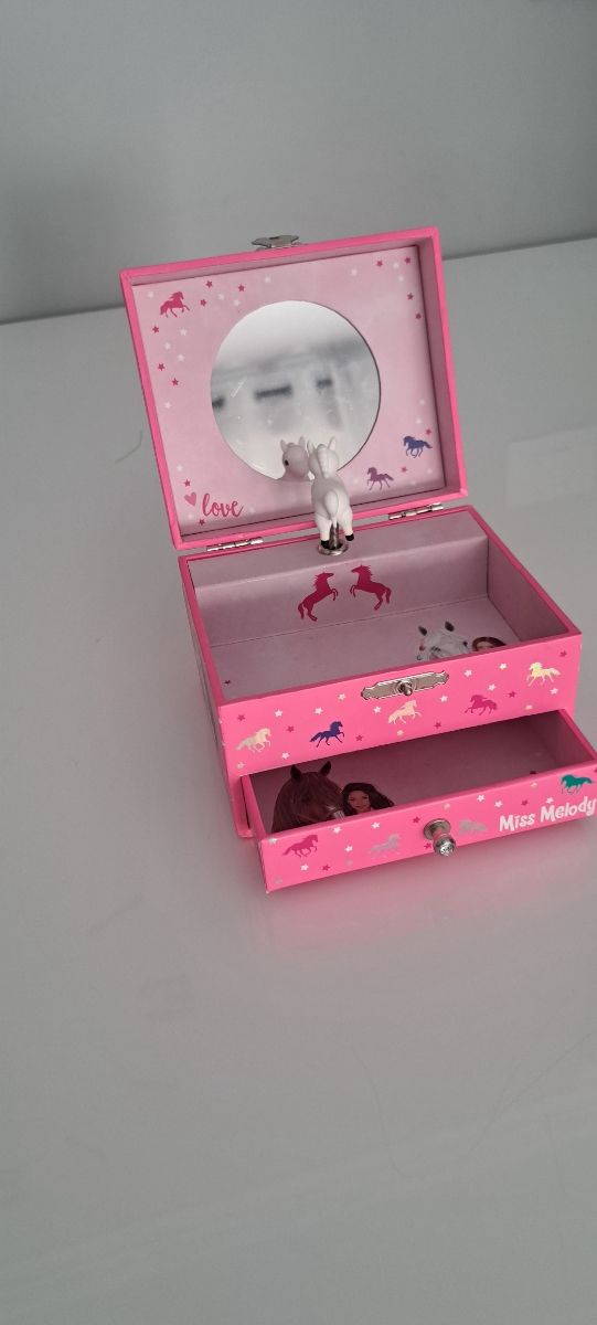 Joyero rosado nuevo..