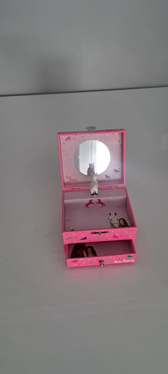 Joyero rosado nuevo..