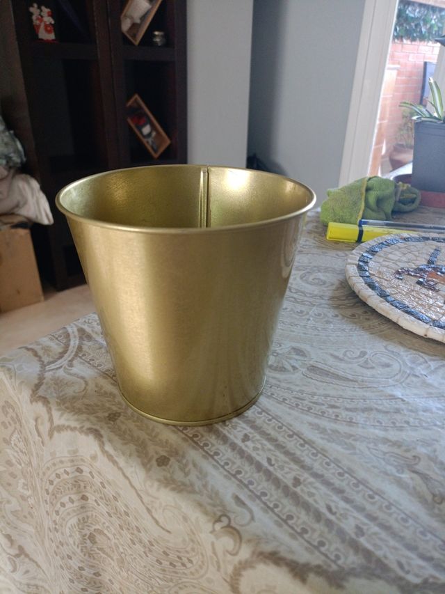 Cubo/ vacía bolsillos