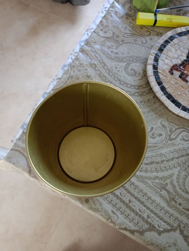 Cubo/ vacía bolsillos