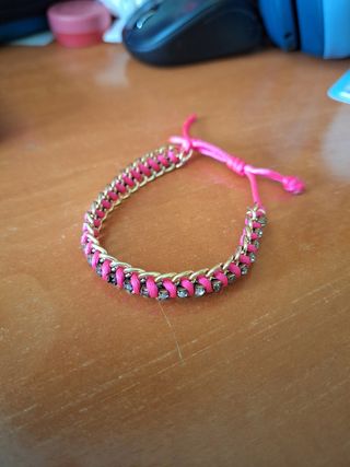 Pulsera rosa con cadena y diamantes