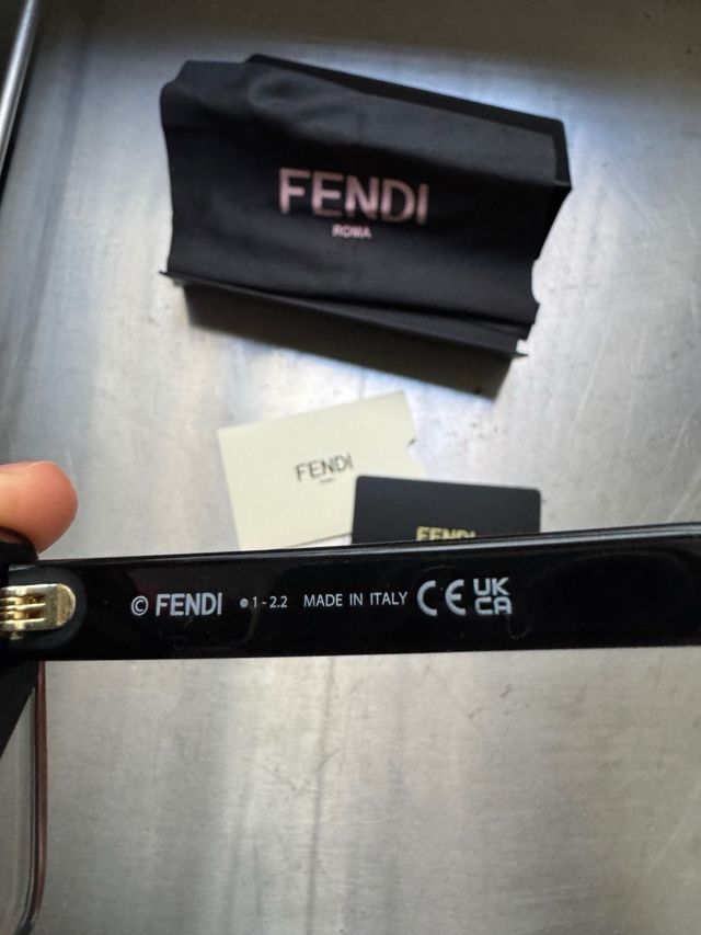 Occhiali da sole Fendi donna FE40034U neri