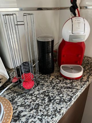 Cafetera dolce gusto y espumador de leche