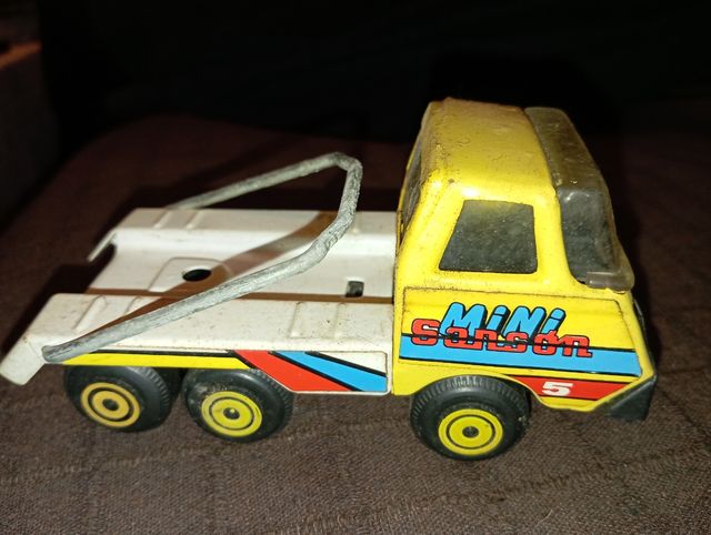 Camion de chapa rico metal sanson