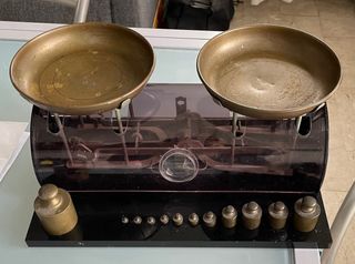 Bilancia Guzzini ottone e plexiglass anni ‘80 
