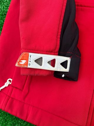 Chaqueta Mito Roja y Negra Talla S