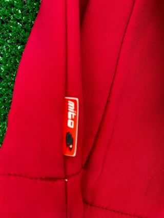 Chaqueta Mito Roja y Negra Talla S