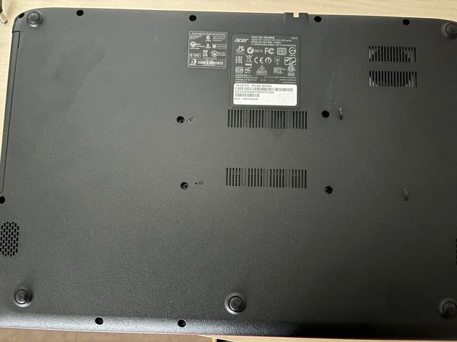 Ordenador portatil acer ES15 y funda