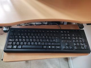 Ordenador de sobremesa HP y demás periféricos