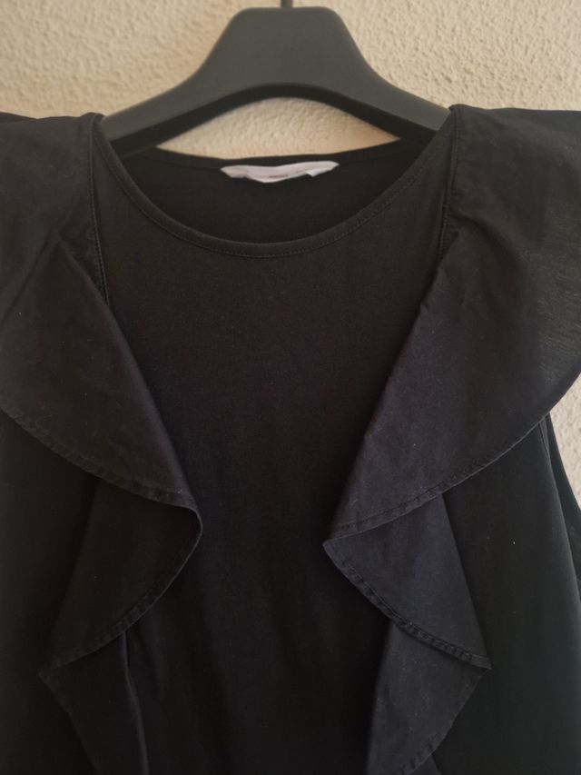 Camiseta volantes negra