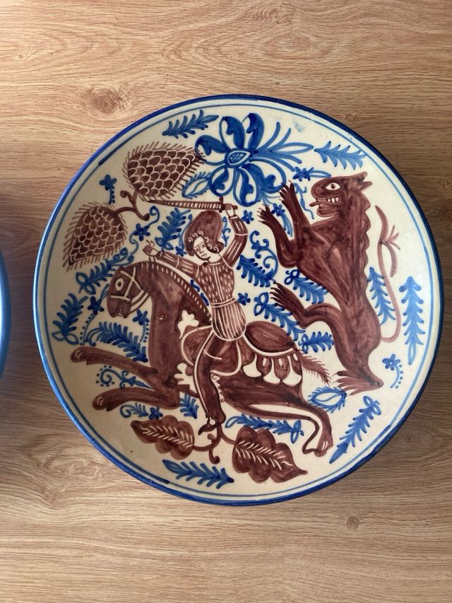 Platos antiguos de cerámica de Manises. S. XV