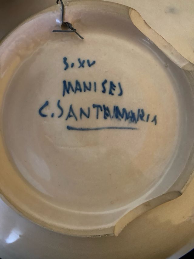 Platos antiguos de cerámica de Manises. S. XV