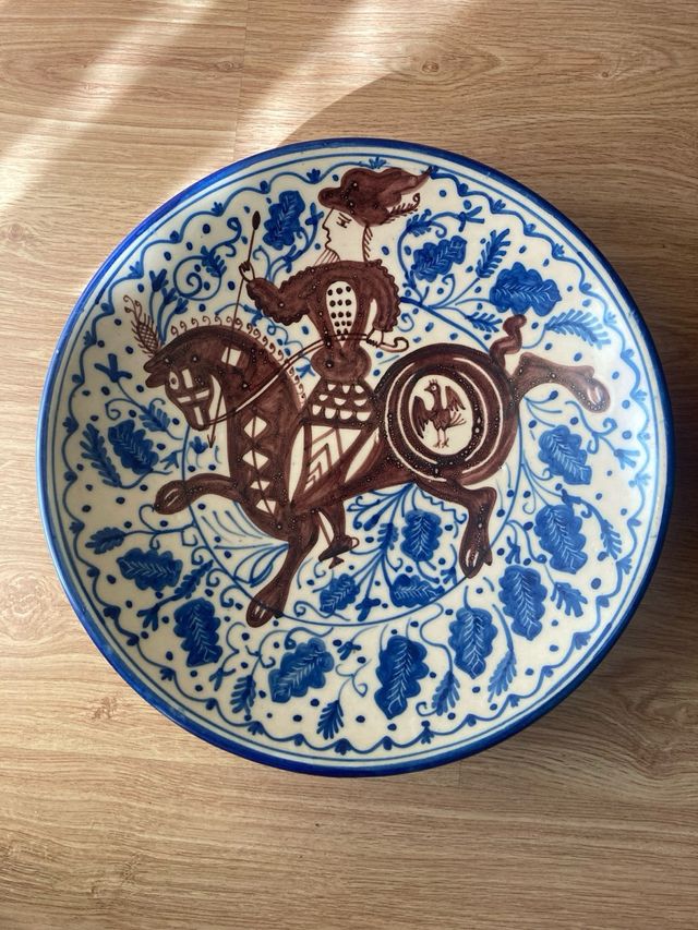 Platos antiguos de cerámica de Manises. S. XV