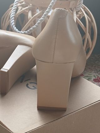 Zapatos de piel. 