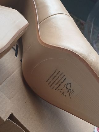 Zapatos de piel. 