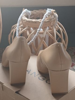 Zapatos de piel. 