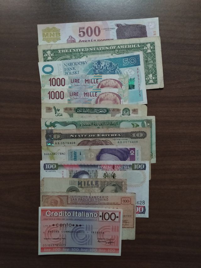 Lotto 13 banconote mondo e miniassegni italiani