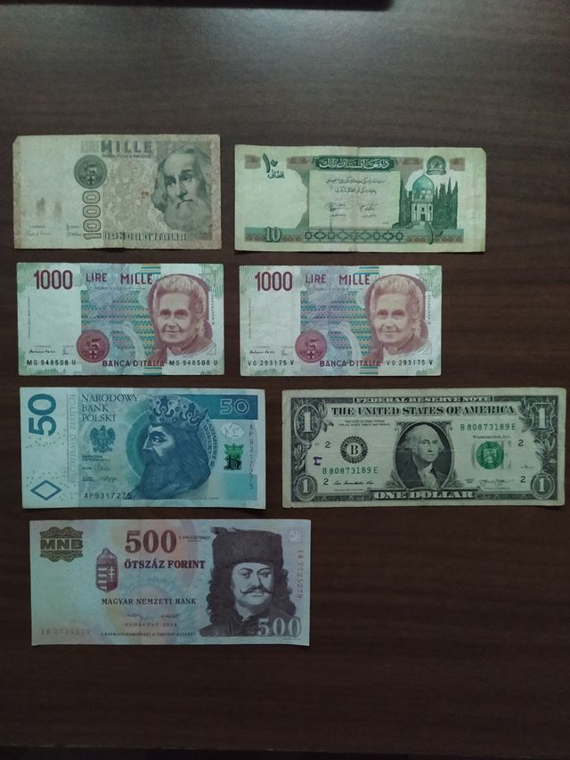 Lotto 13 banconote mondo e miniassegni italiani