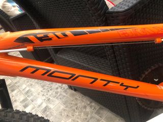 Monty 130 naranja