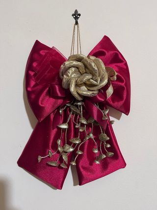 Fiocco natalizio rosso e dorato fatto a mano