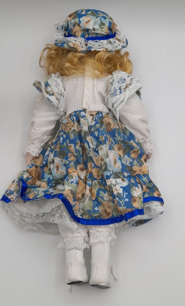 Bambola di porcellana